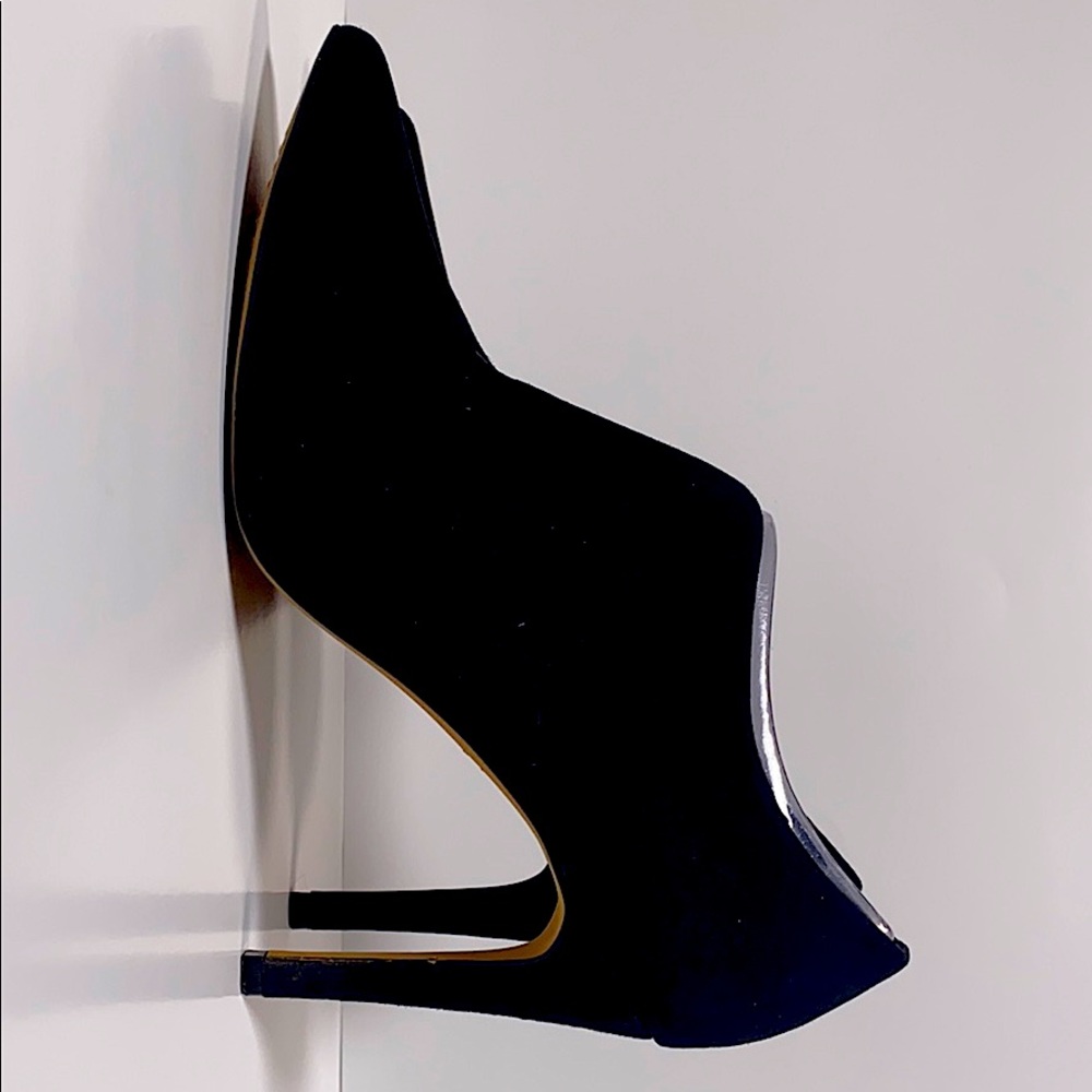 VINCE CAMUTO SUEDE BOOTIE